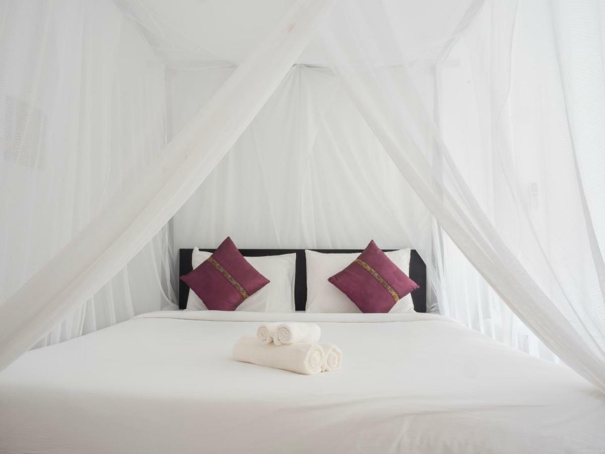 Baan Mai Beachfront Lone Island Phuket Exterior foto