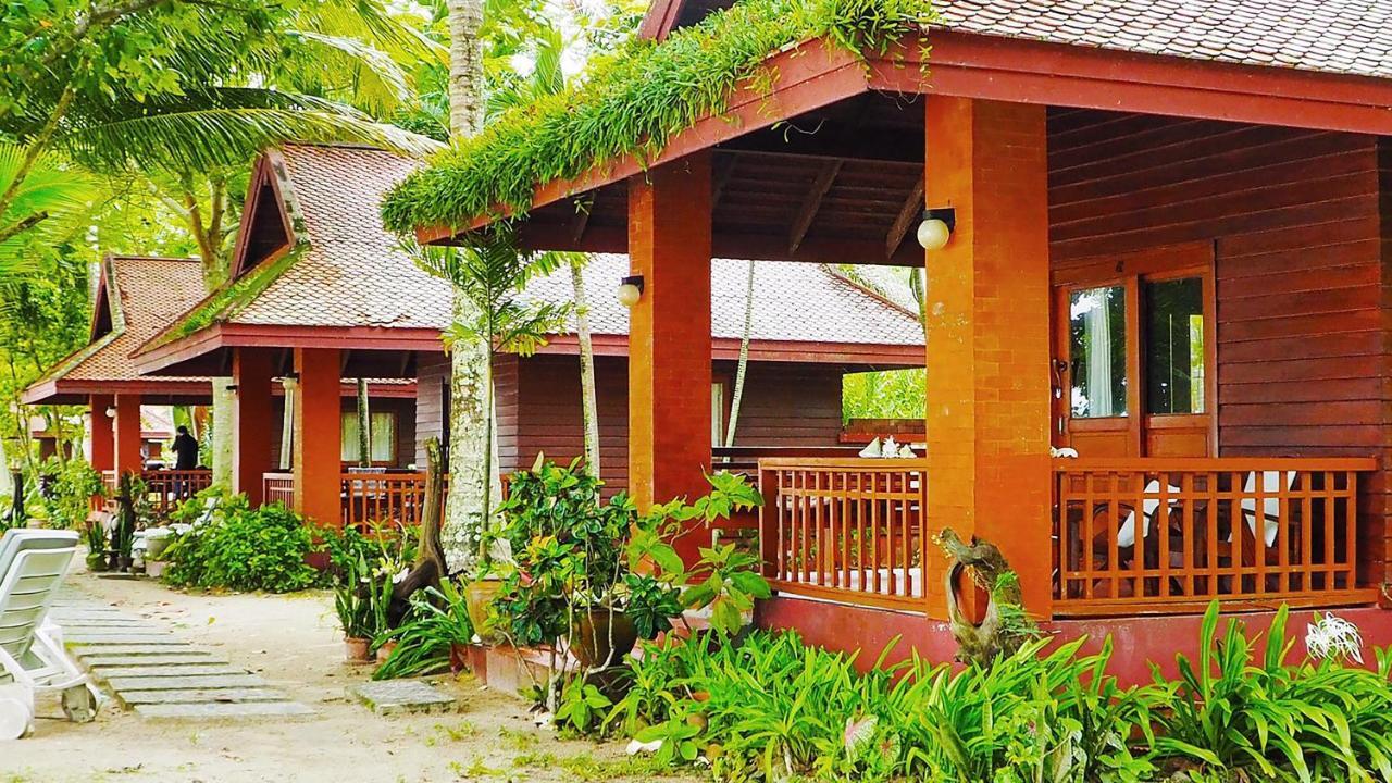 Baan Mai Beachfront Lone Island Phuket Exterior foto