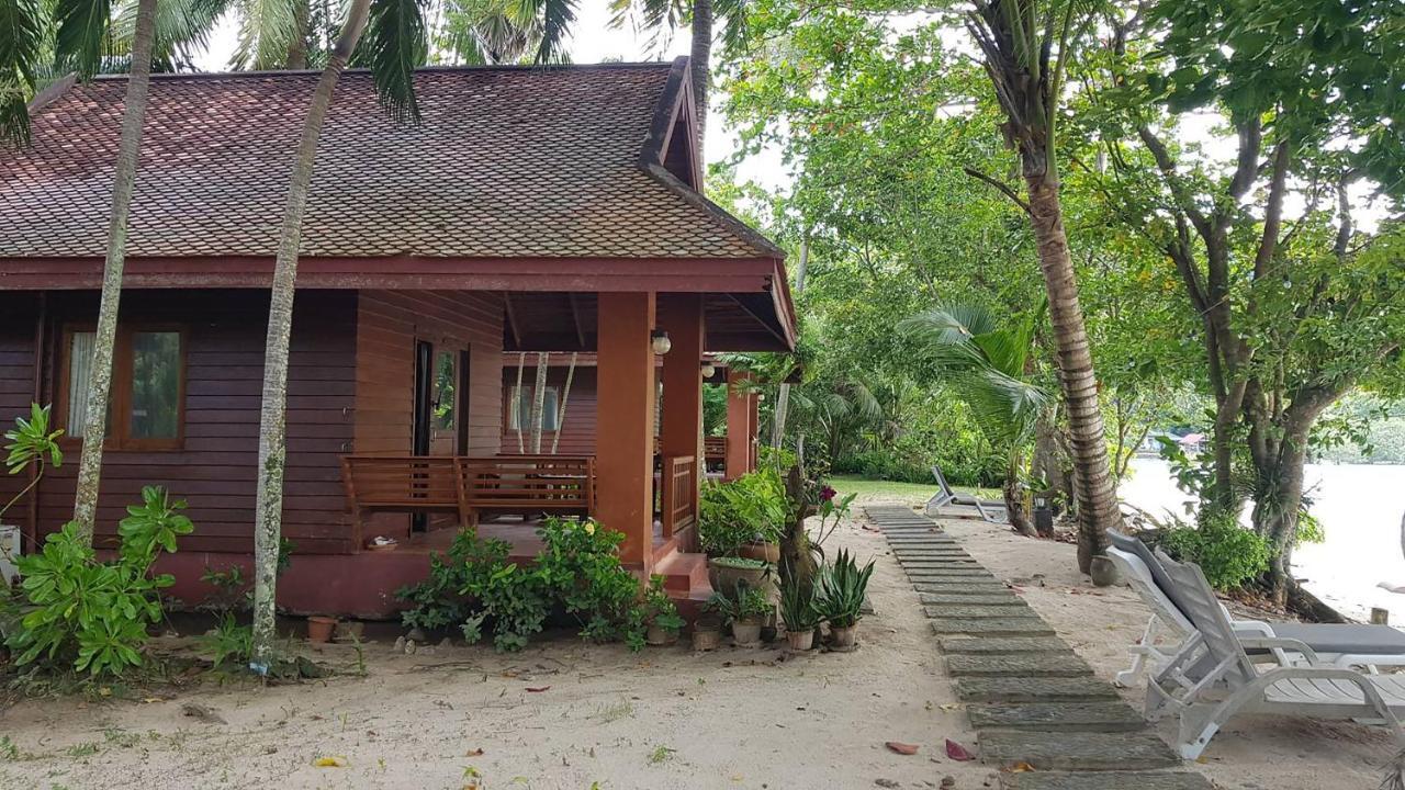 Baan Mai Beachfront Lone Island Phuket Exterior foto